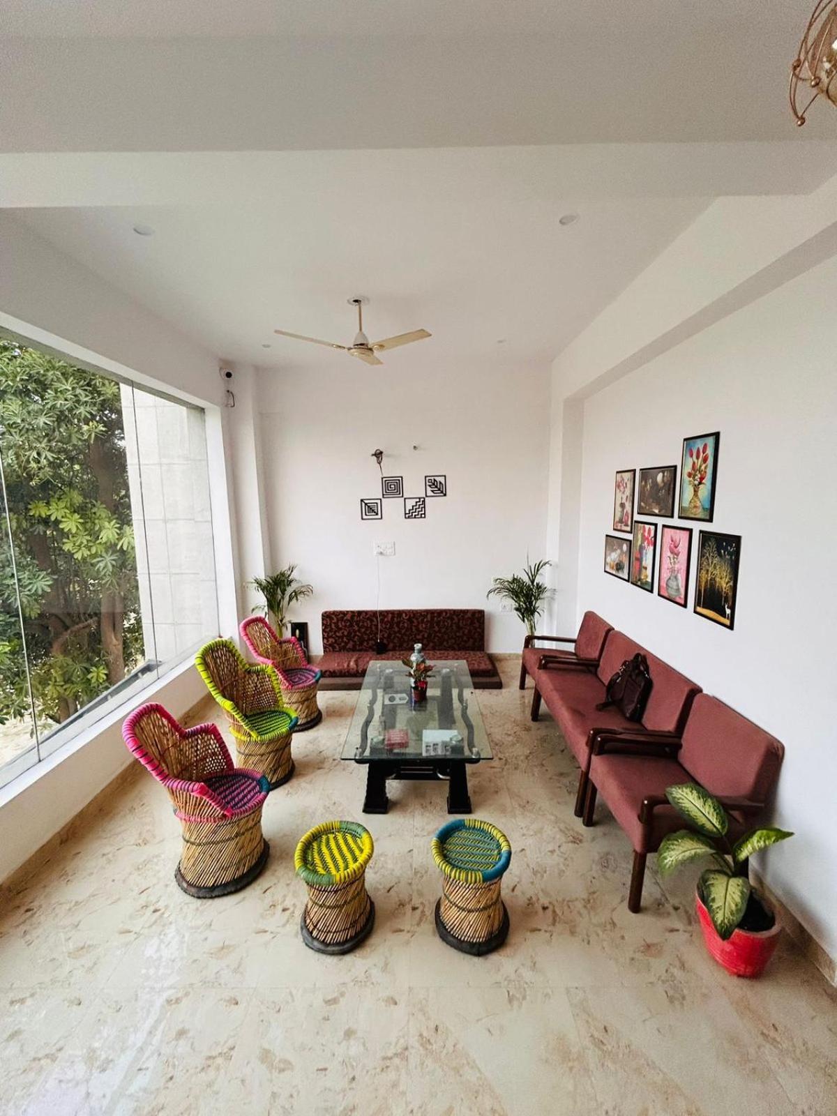 Saroj Hotel 3*