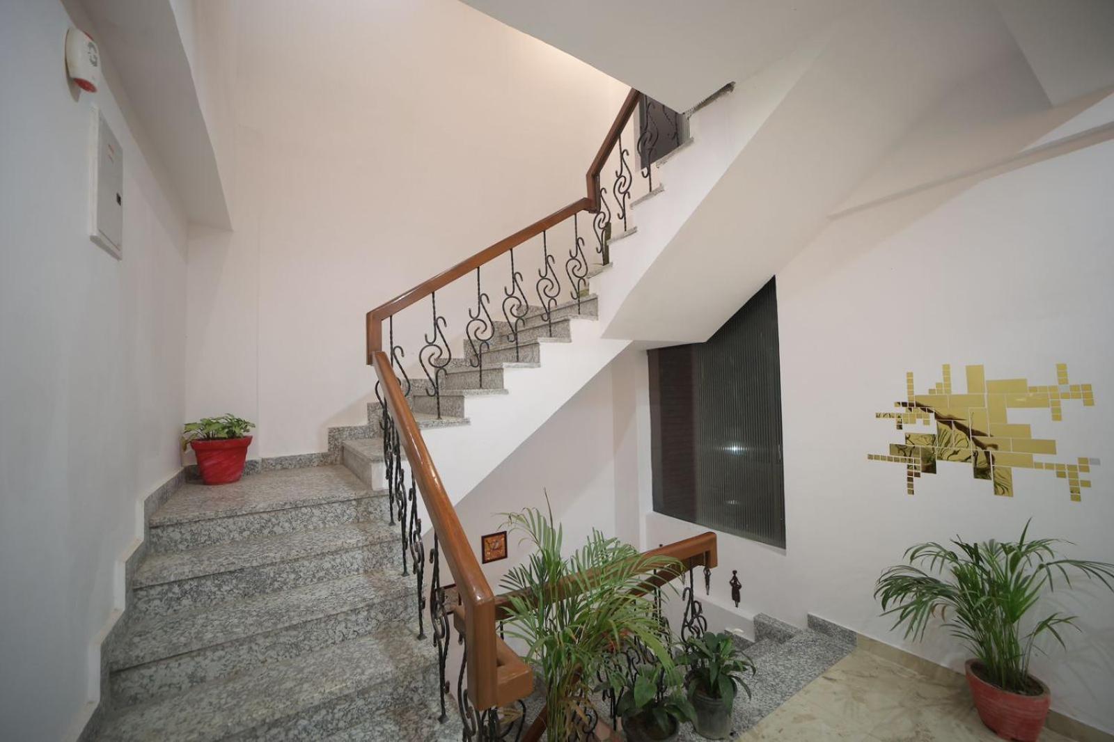 Hotel Saroj 3*